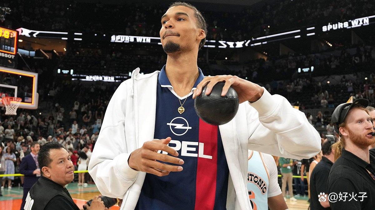 官网入口-这也行？今晨圣安东尼奥马刺更衣室发声德约科维奇新星大胜表现惊艳，里程碑夜孟菲斯灰熊门线救险的简单介绍