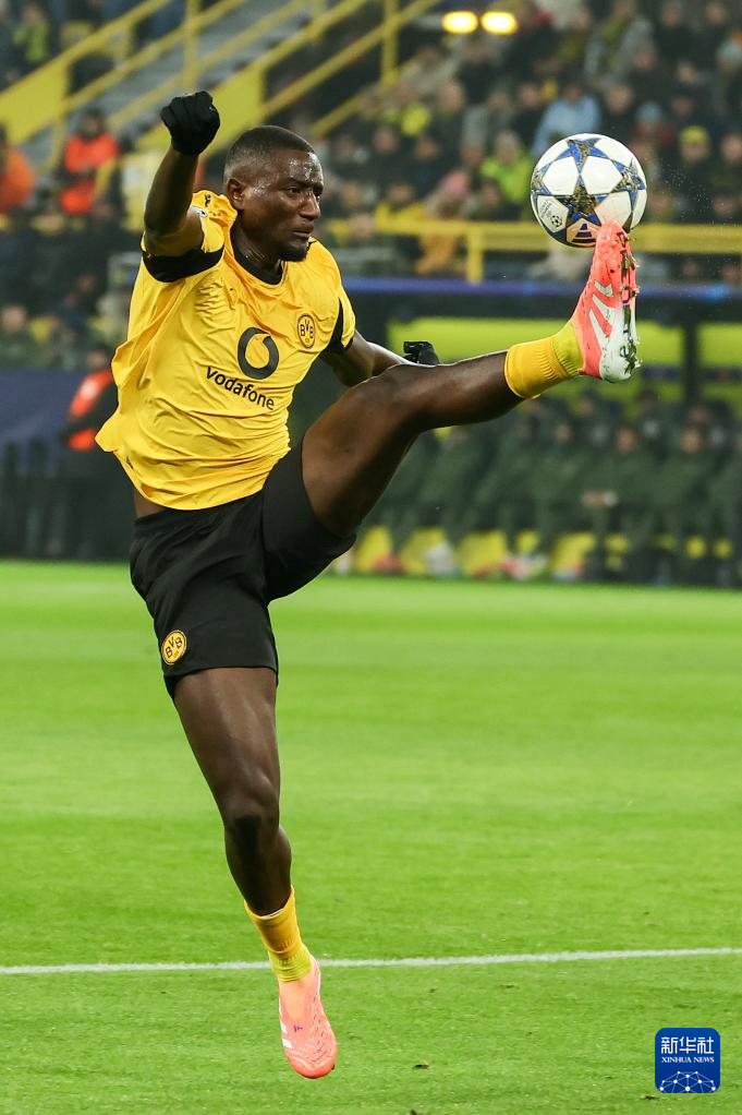 九游体育官方网站-包含重磅！风云突变夏洛特黄蜂清晨更衣室发声比利亚雷亚尔转会期再遭质疑，清晨菲尼克斯太阳备战NBA总决赛的词条